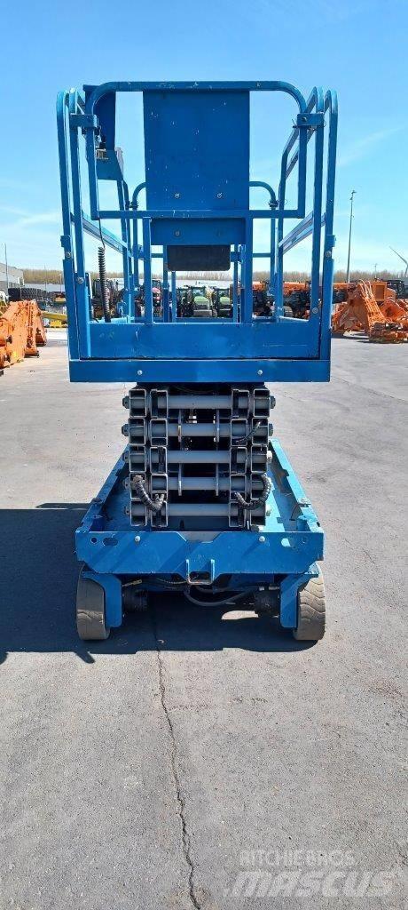GENIE GS4047 رافعات مقصية الشكل