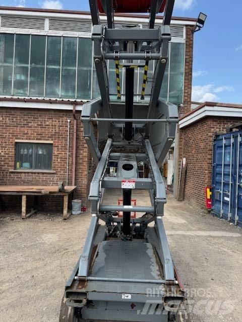 SkyJack SJ 4632 رافعات مقصية الشكل