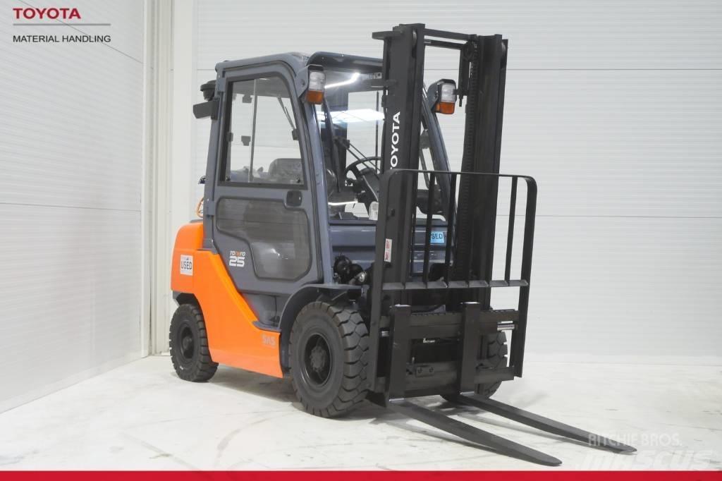 Toyota 02-8 FGF 25 شاحنات LPG