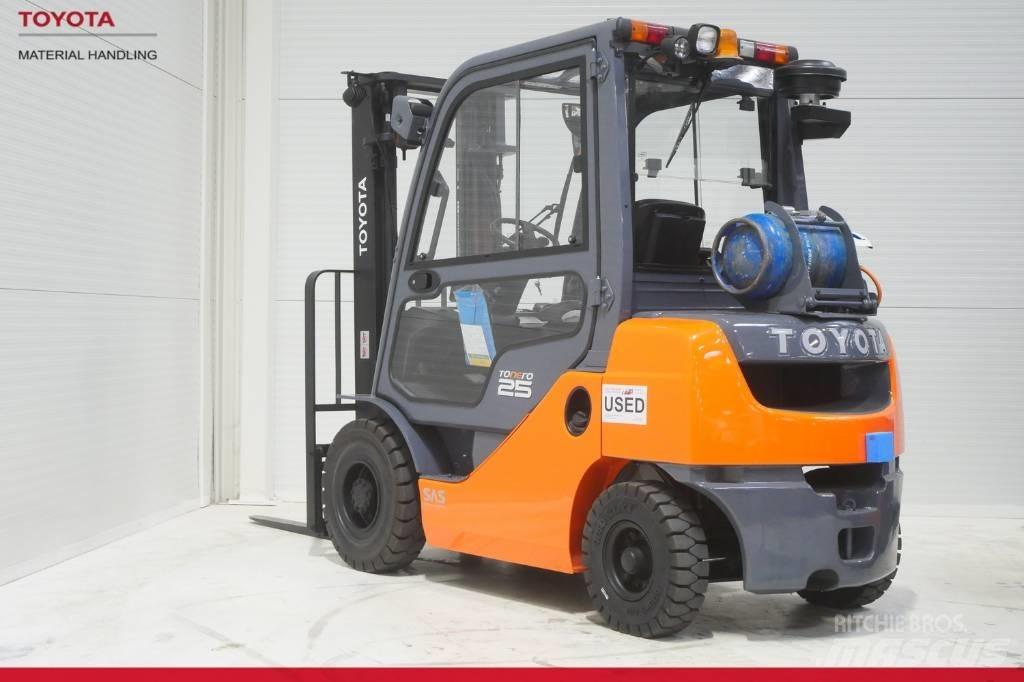 Toyota 02-8 FGF 25 شاحنات LPG