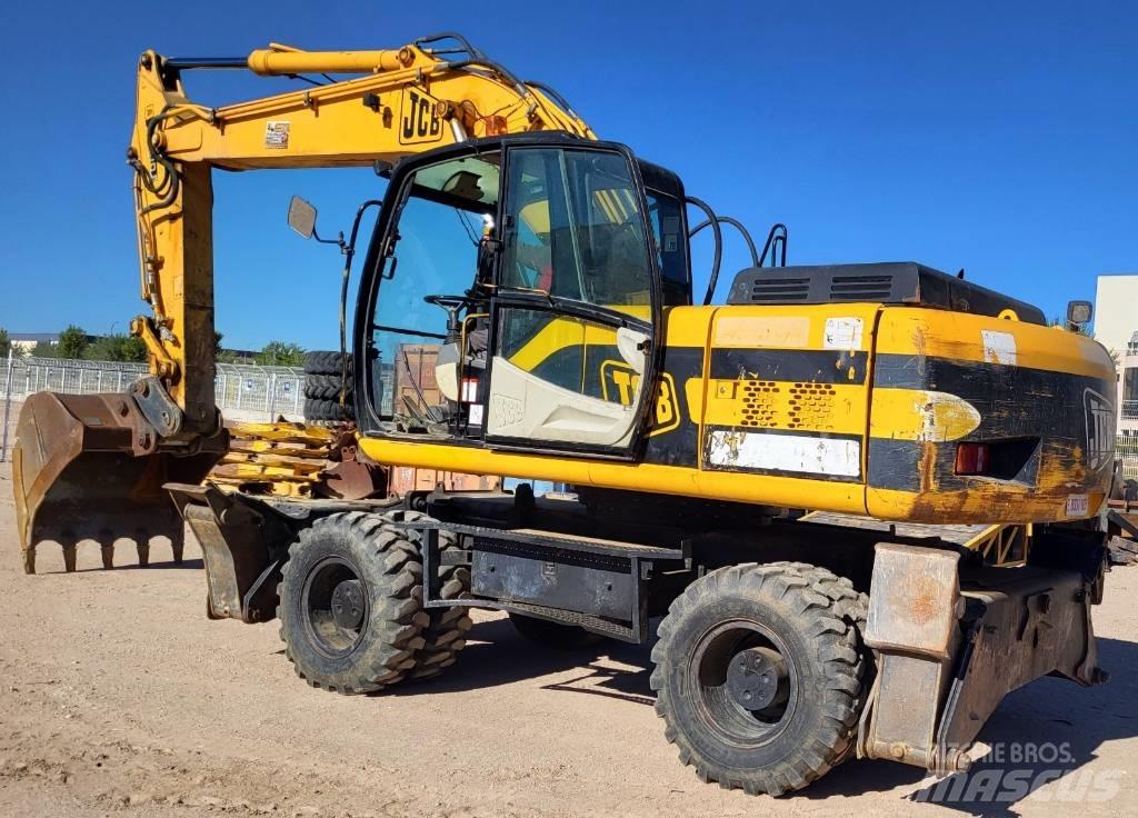 JCB JS 200 W حفارات بعجل