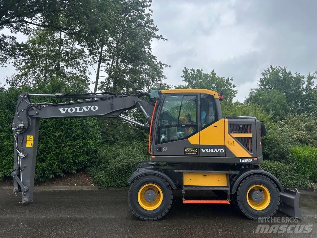 Volvo EWR 150 E حفارات بعجل