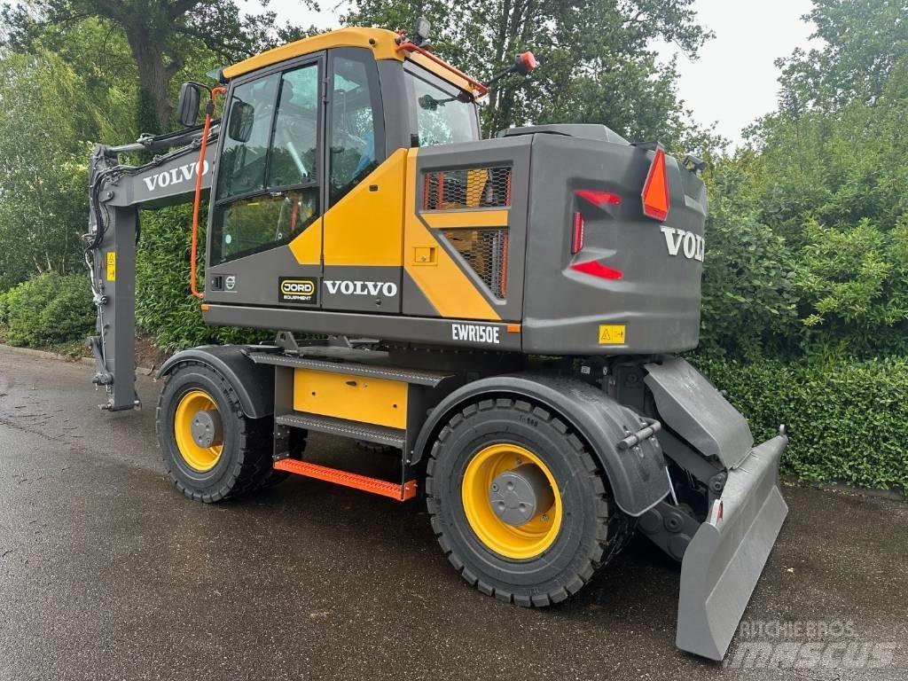 Volvo EWR 150 E حفارات بعجل