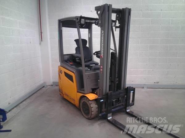 Jungheinrich EFG 215 شاحنات ذات رافعات شوكية تعمل بالكهرباء
