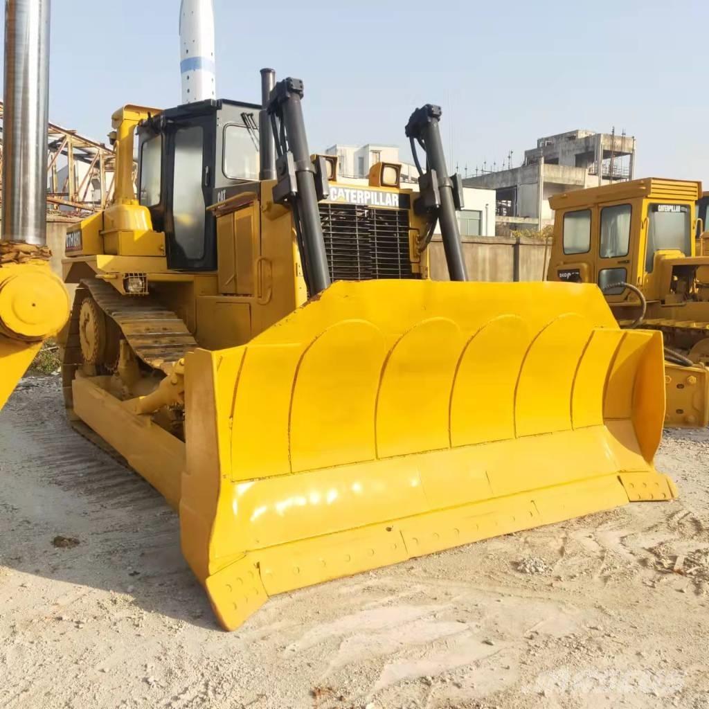 CAT D7H بلدوزرات مجنزرة