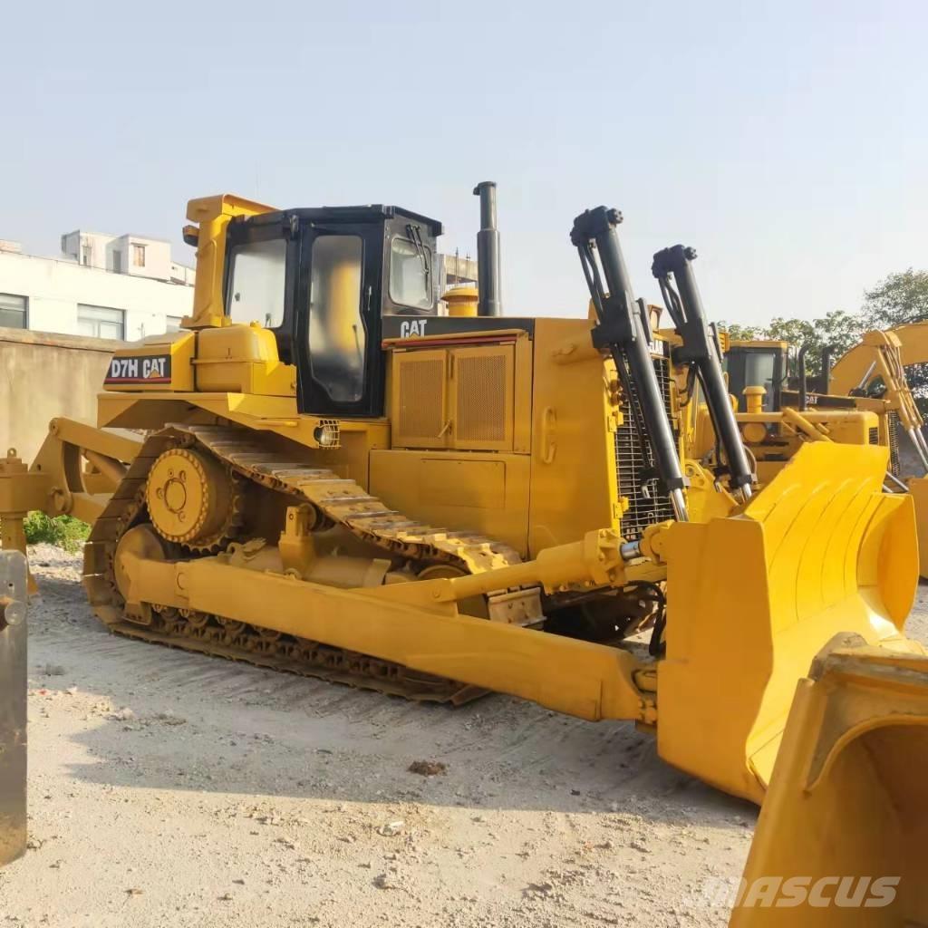 CAT D7H بلدوزرات مجنزرة
