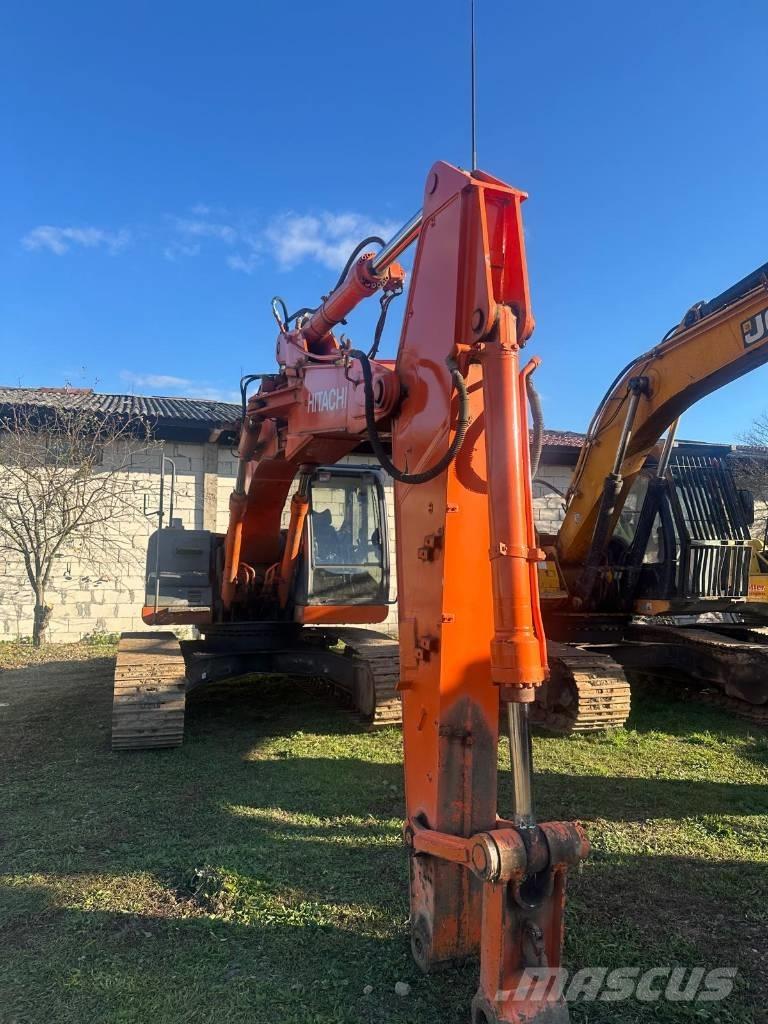 Hitachi Zaxis 210LC3 المسارات والسلاسل والهيكل السفلي