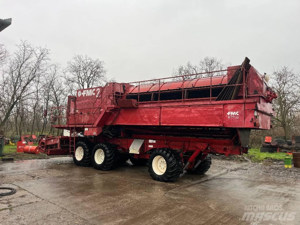 FMC 979 AT 6WD حصادات البازلاء