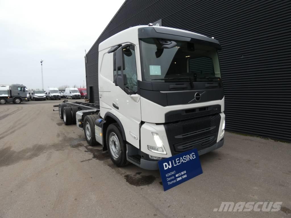 Volvo FM 330 شاحنات بمقصورة وهيكل