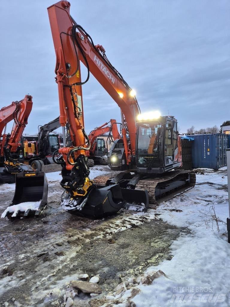 Hitachi ZX 135 US-7 حفارات زحافة