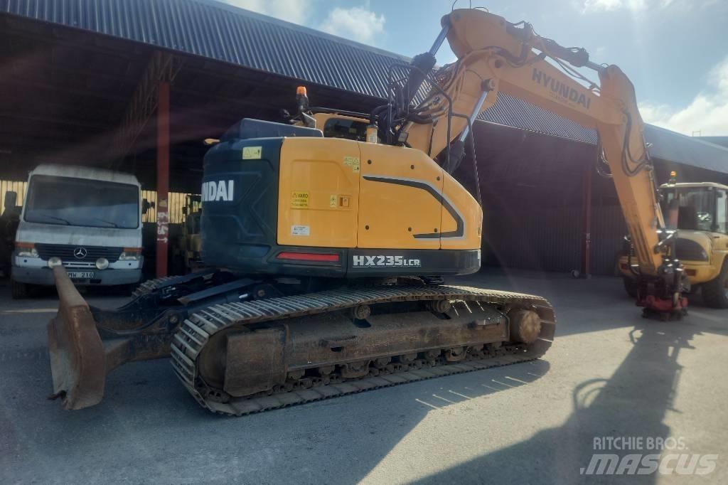 Hyundai HX 235 LCR حفارات زحافة