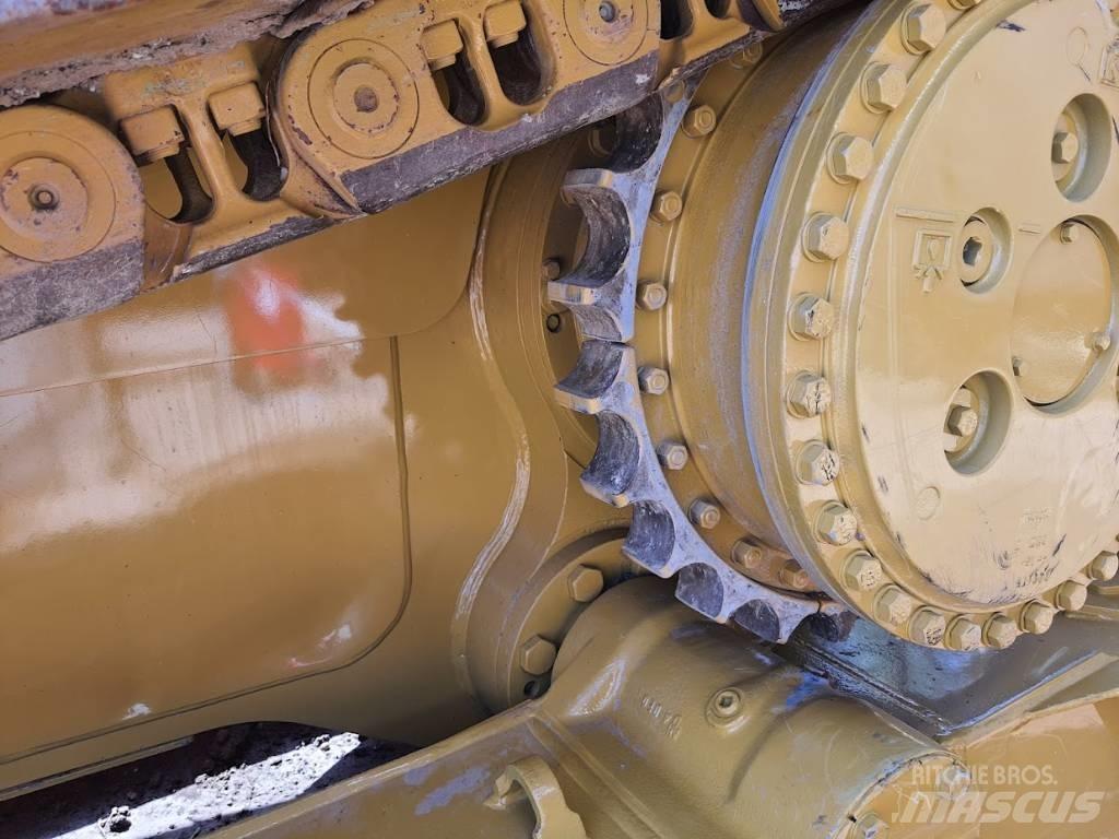 CAT D 6 R XL III بلدوزرات مجنزرة