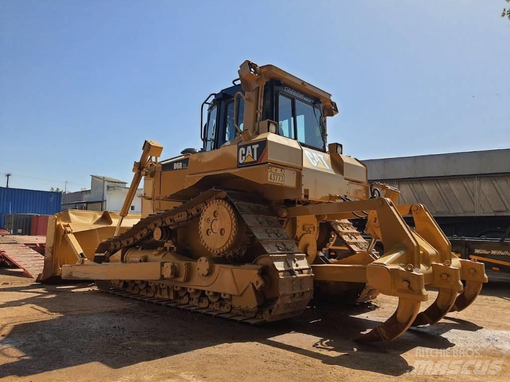 CAT D 6 R XL III بلدوزرات مجنزرة