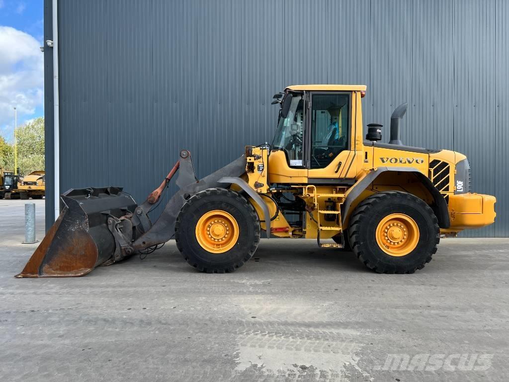 CAT L90F لوادر بعجل