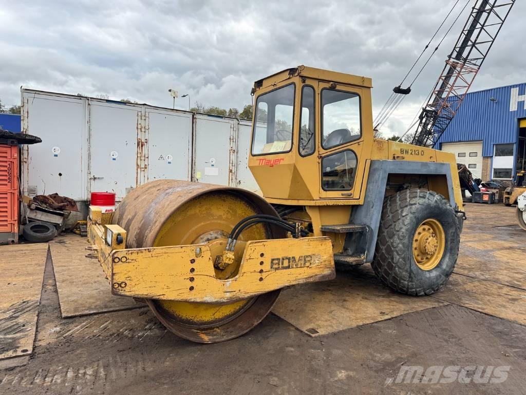 Bomag BW 213 D مداحل أحادية الأسطوانة