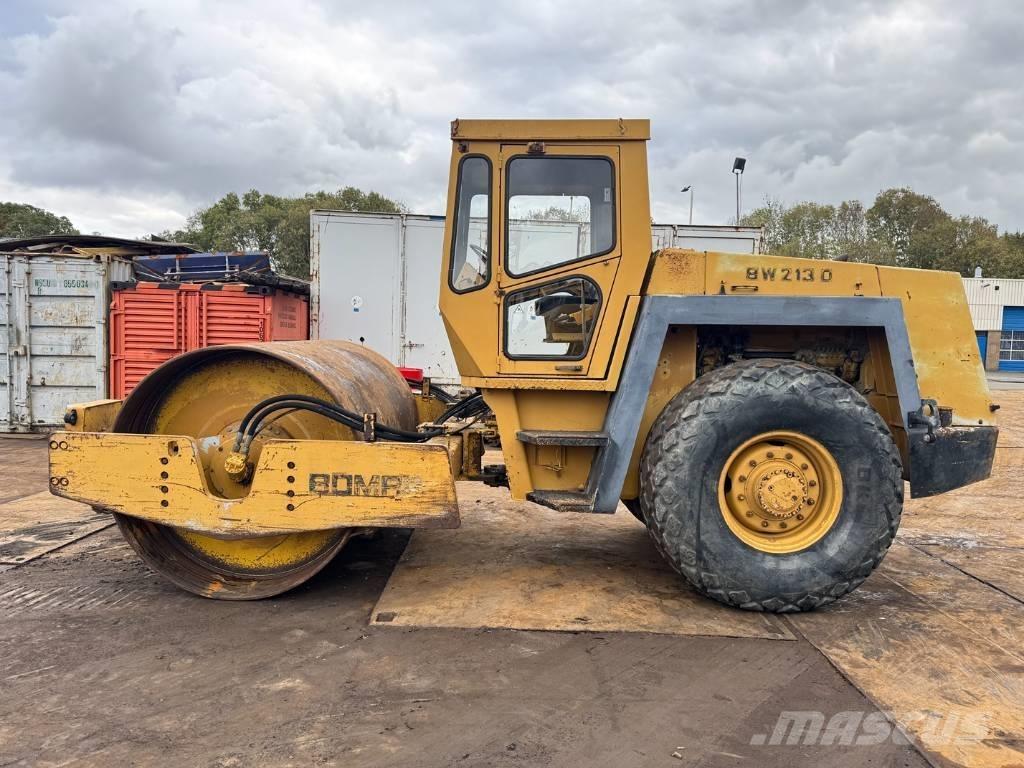 Bomag BW 213 D مداحل أحادية الأسطوانة