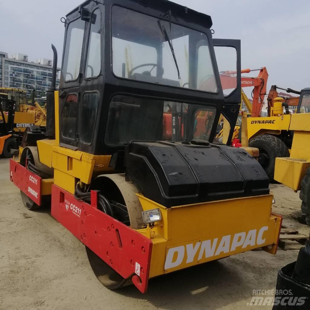 Dynapac CC 211 مداحل ثنائية الاسطوانة