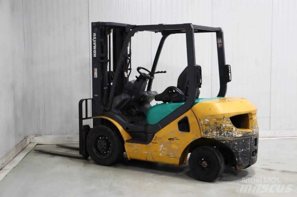 Komatsu FD25T-16 شاحنات الديزل