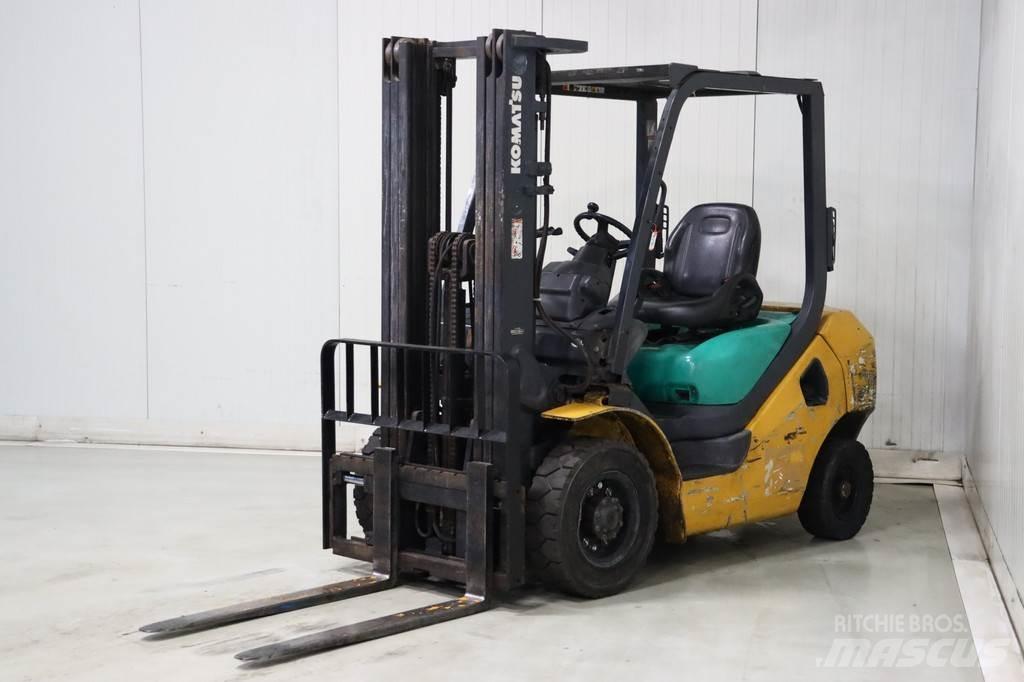 Komatsu FD25T-16 شاحنات الديزل