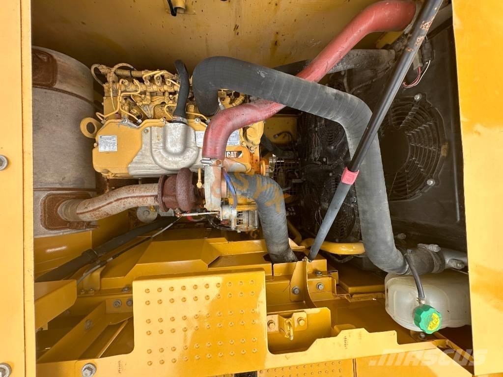 CAT 320 GC حفارات زحافة