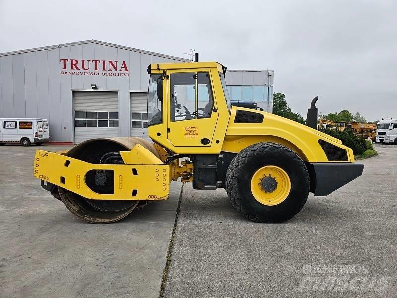 Bomag BW 213 D H-4 مداحل أحادية الأسطوانة