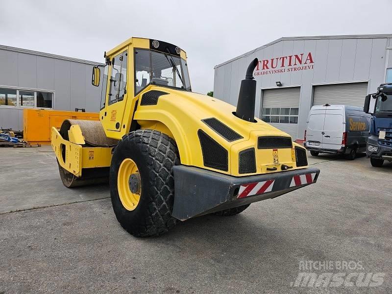 Bomag BW 213 D H-4 مداحل أحادية الأسطوانة