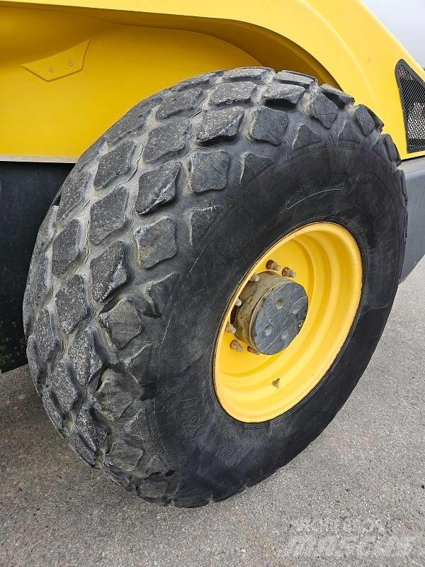 Bomag BW 213 D H-4 مداحل أحادية الأسطوانة