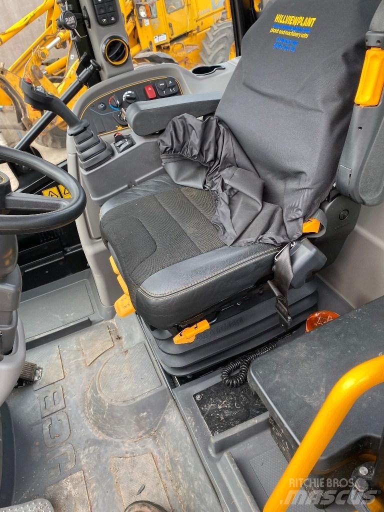 JCB TM 320 S معدات مناولة لأغراض الزراعة