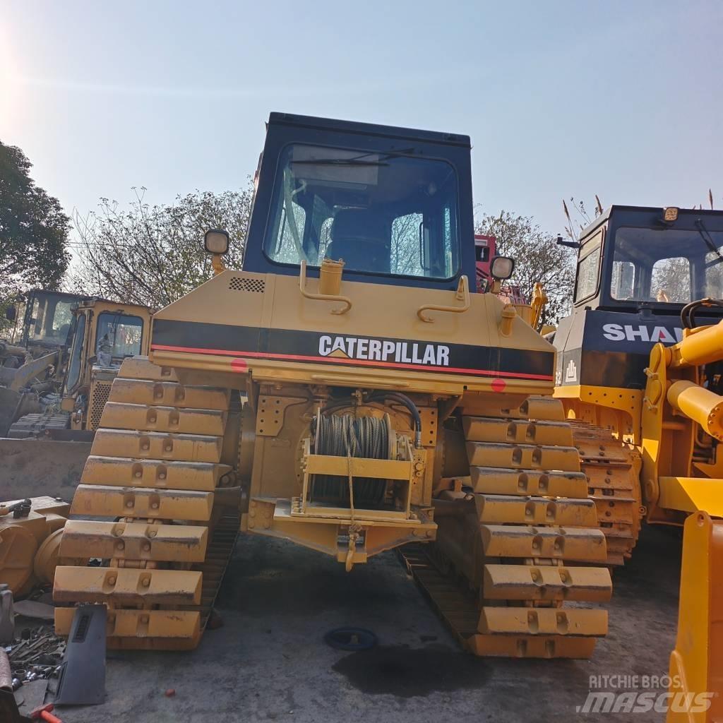 CAT D 7 R بلدوزرات مجنزرة