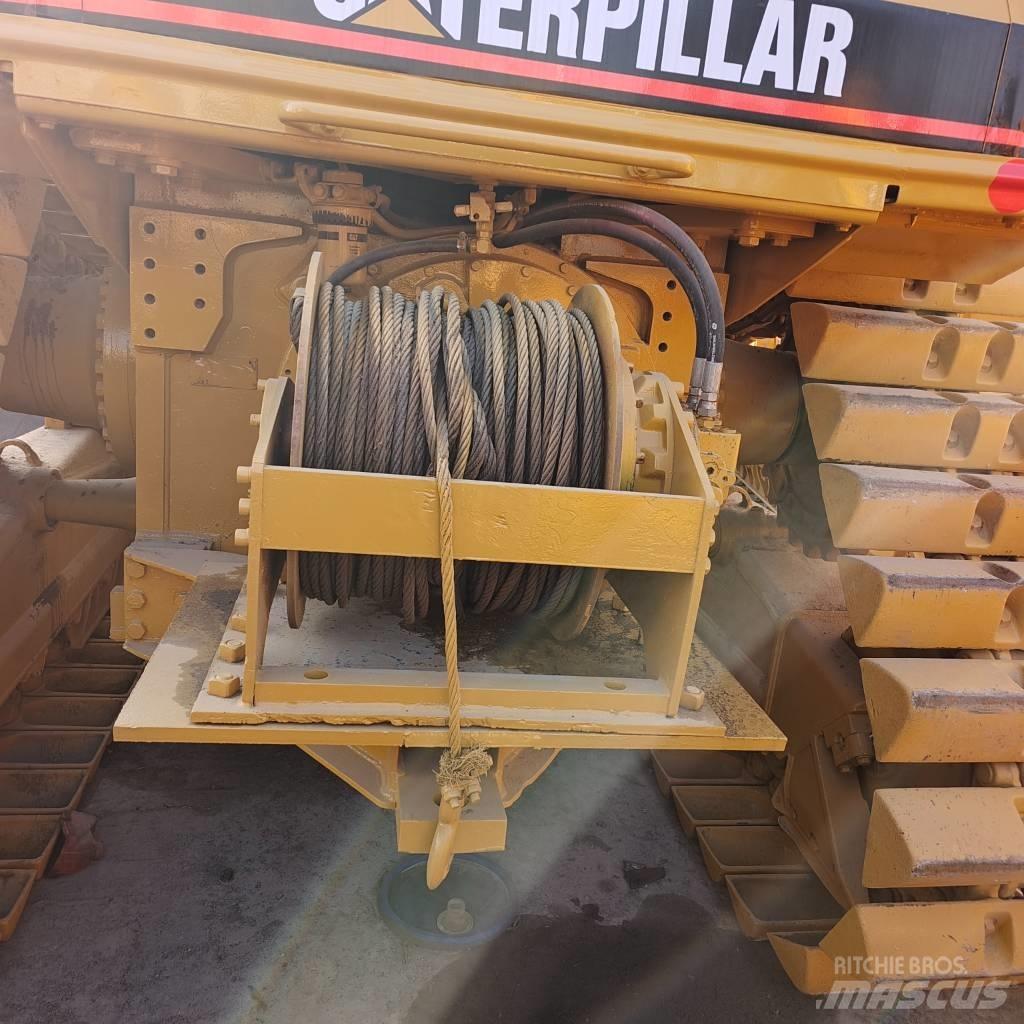 CAT D 7 R بلدوزرات مجنزرة