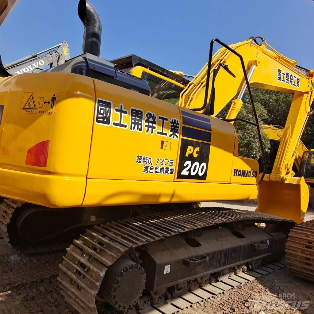Komatsu PC 200-8 حفارات زحافة