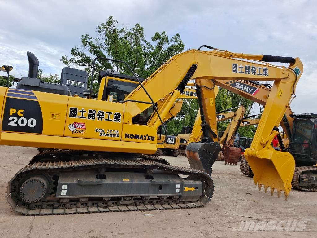 Komatsu PC 200 8N حفارات زحافة