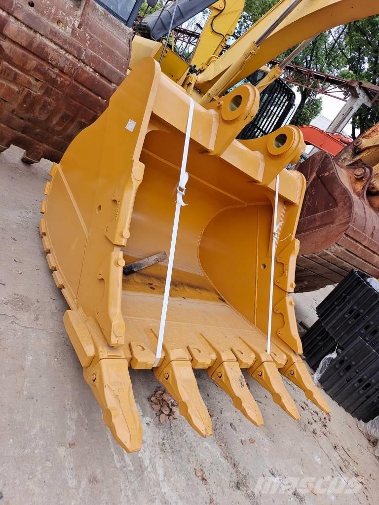 Komatsu PC 200 8N حفارات زحافة