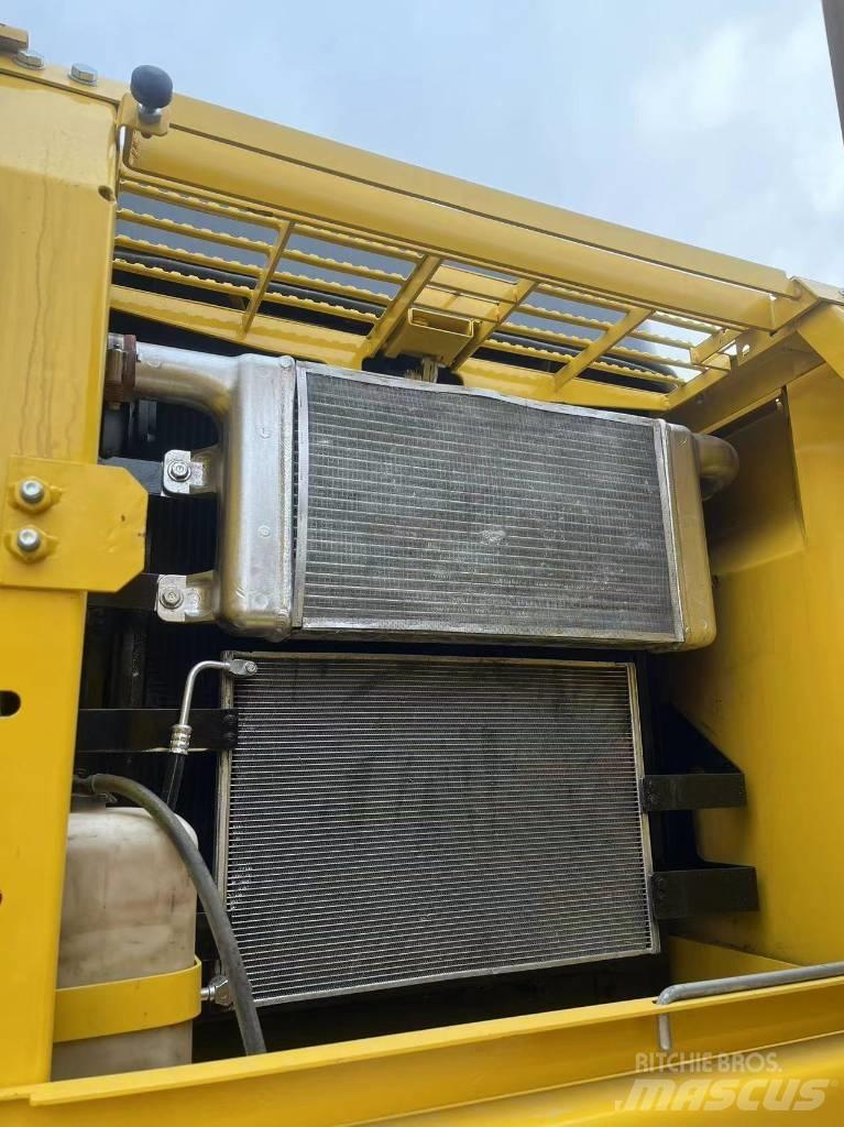 Komatsu PC 220-7 حفارات زحافة