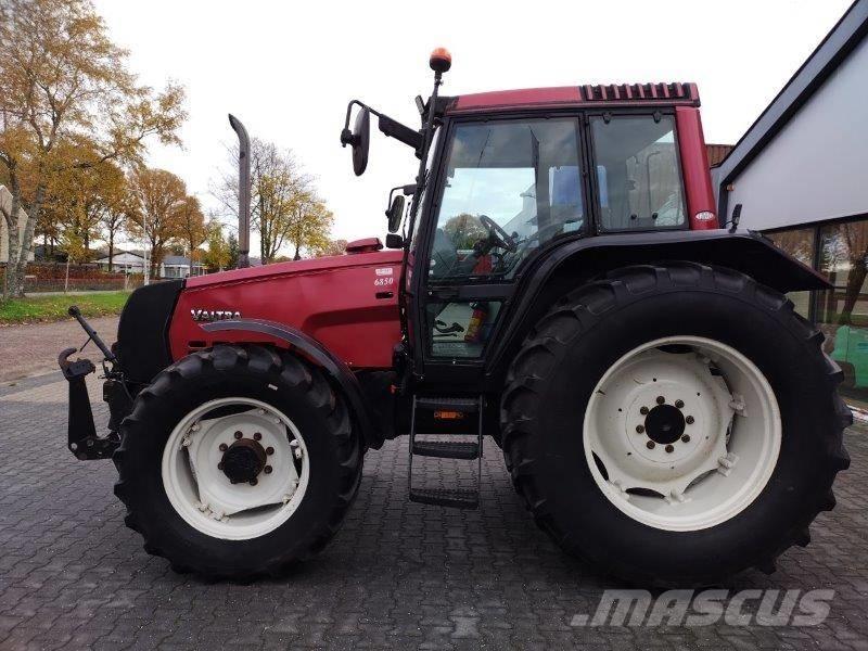 Valtra 6850 الجرارات
