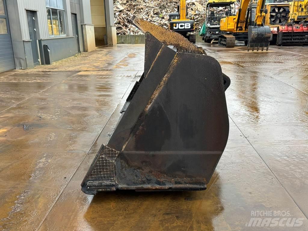 CAT Bucket CAT 980 دلاء