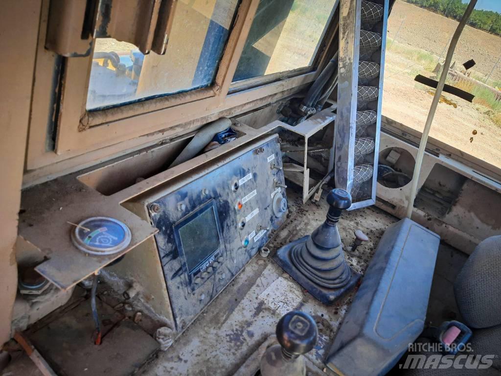 Komatsu D 375-1 بلدوزرات مجنزرة