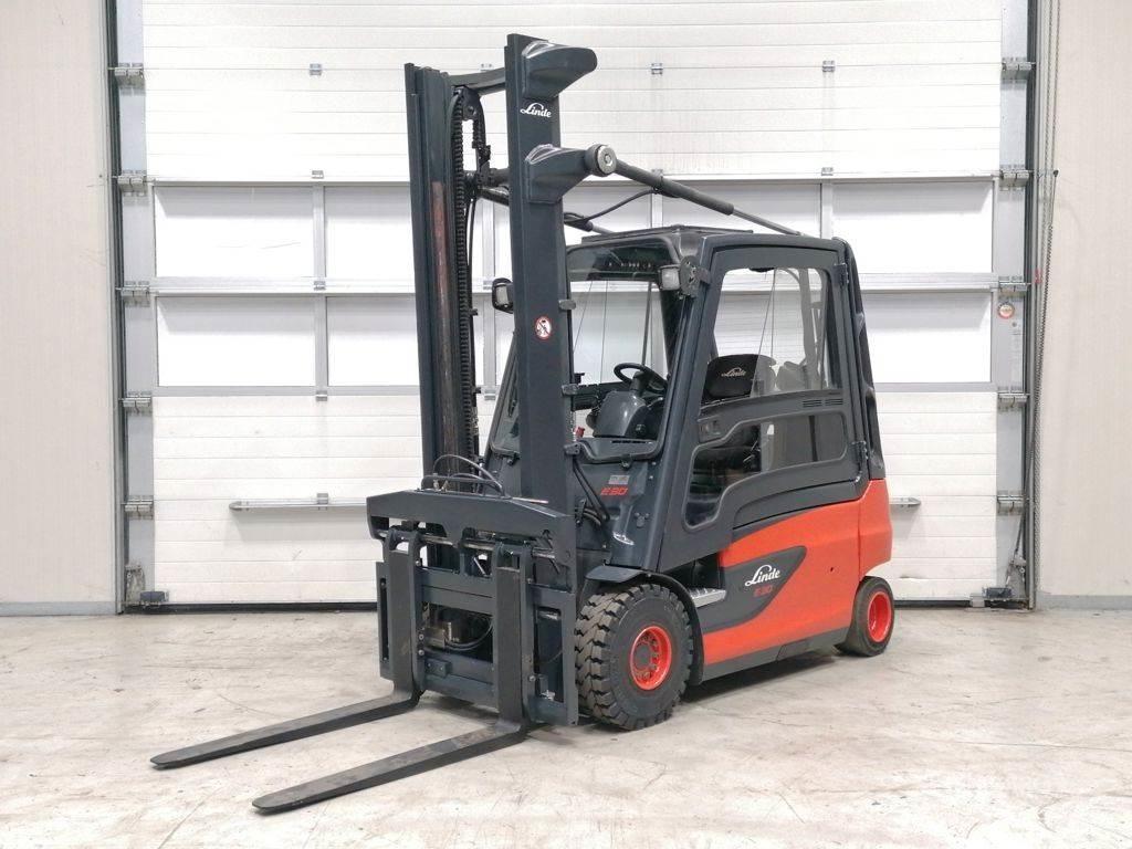 Linde E30L-01 شاحنات ذات رافعات شوكية تعمل بالكهرباء