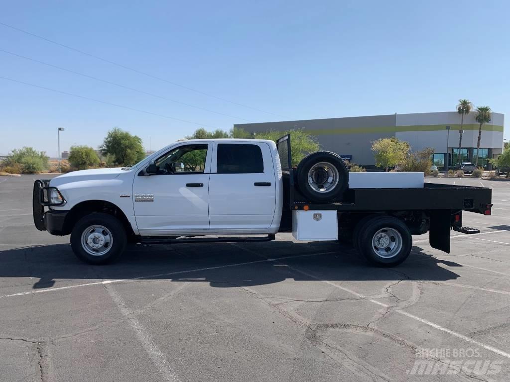 RAM 3500 TRADESMAN شاحنات مسطحة/مفصلية الجوانب