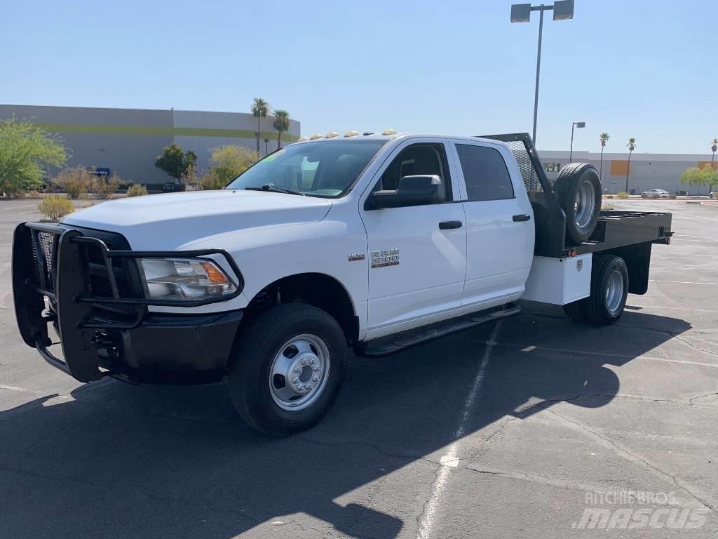 RAM 3500 TRADESMAN شاحنات مسطحة/مفصلية الجوانب