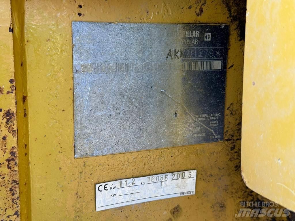CAT D6N بلدوزرات مجنزرة