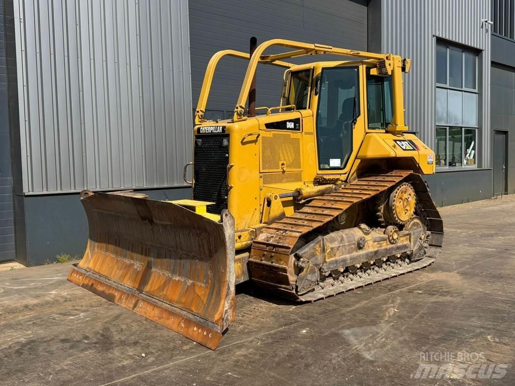 CAT D6N بلدوزرات مجنزرة