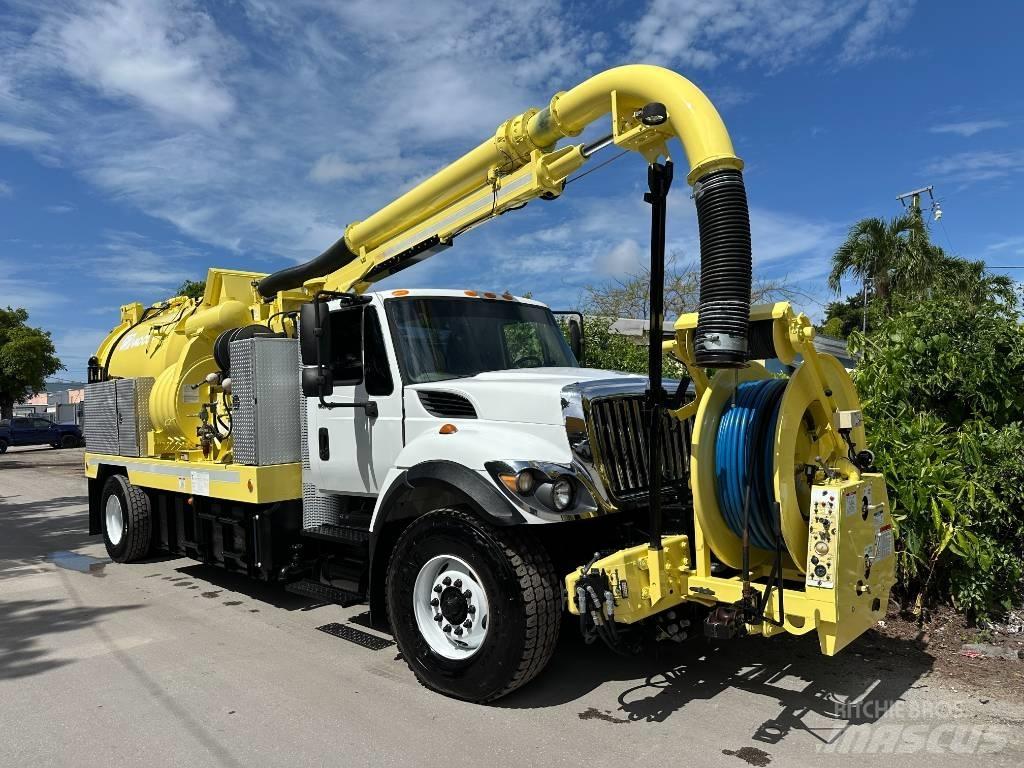 International 7400 شاحنات مزدوجة / خلخلة