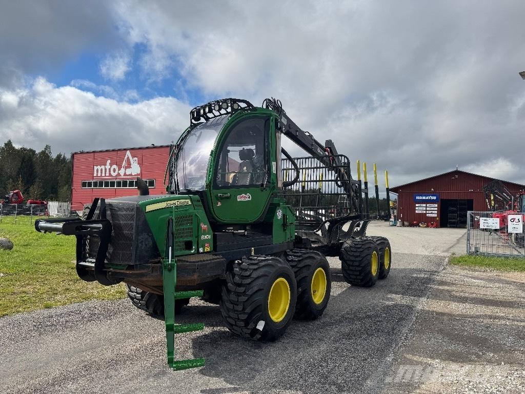 John Deere 810 E شاحنات