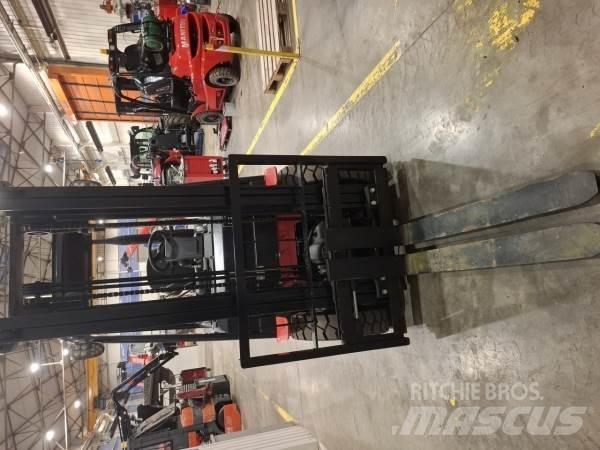 Manitou MI25D شاحنات الطرق الوعرة