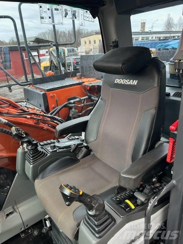 Doosan DX 170 W حفارات بعجل