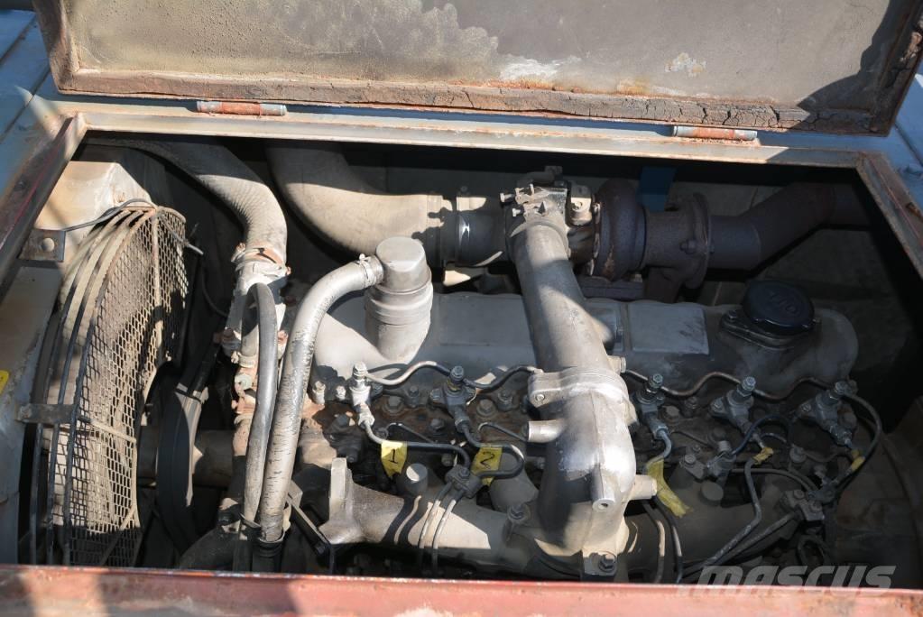 Hitachi KH 125-3 رافعات مجنزرة