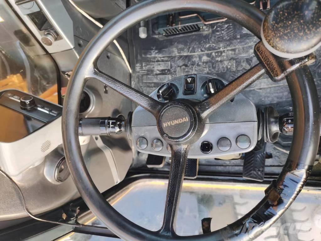 Hyundai R210W-7 حفارات بعجل