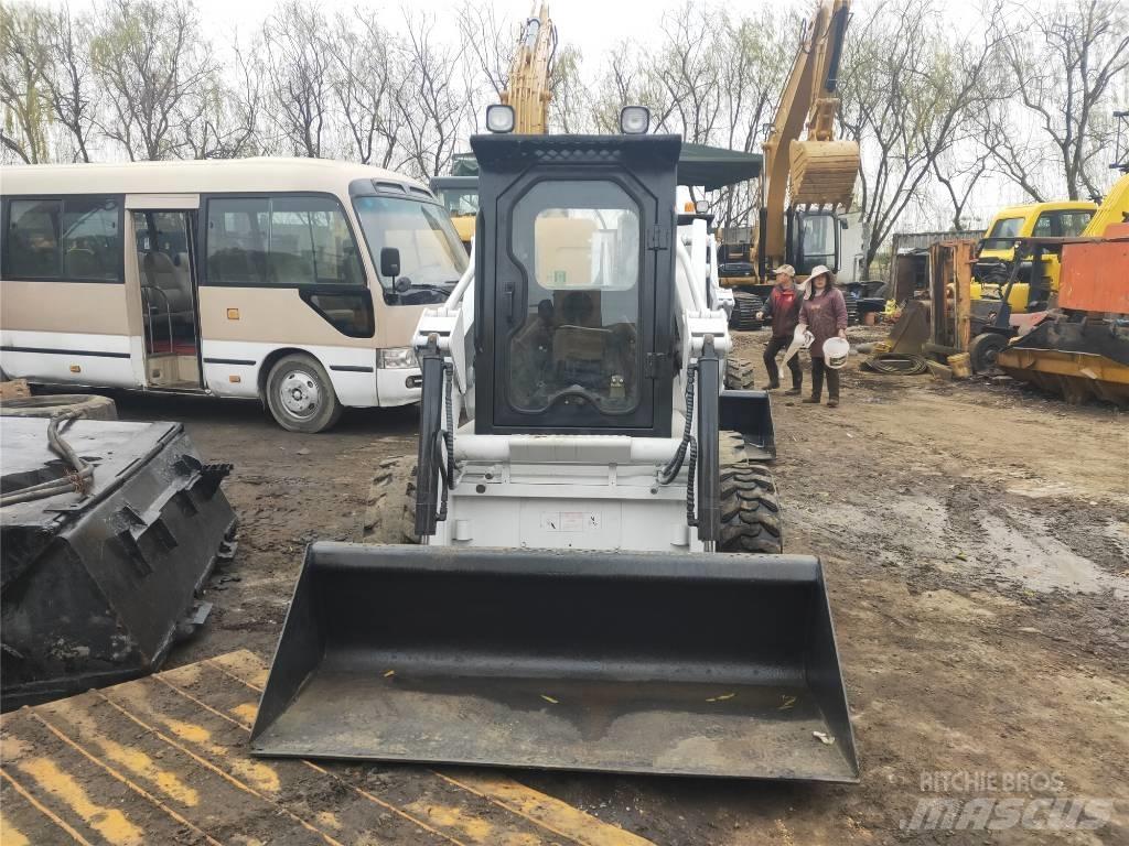 Bobcat S130 لوادر انزلاقية التوجيه