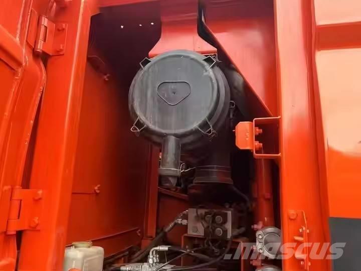 Doosan DX 225 LC حفارات زحافة